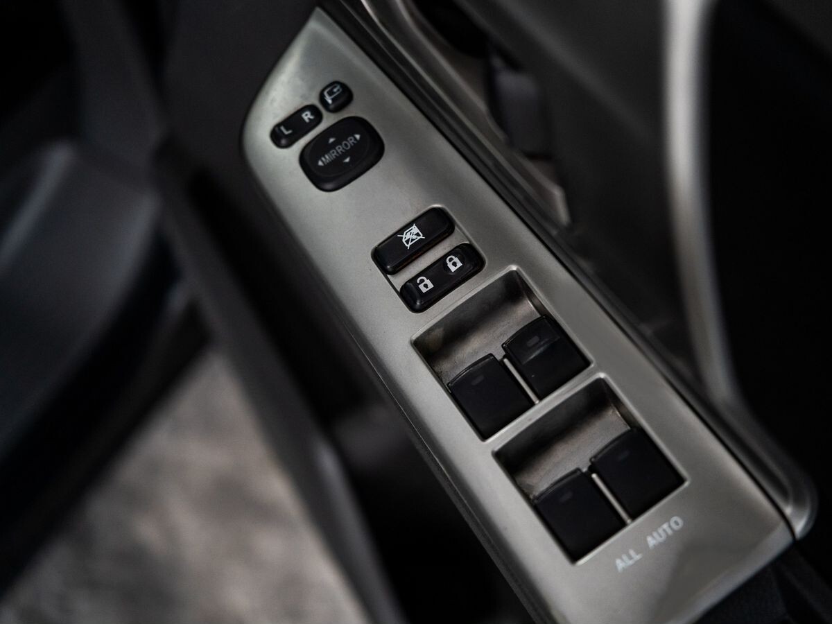 Toyota Noah 2007 - фото автомобиля