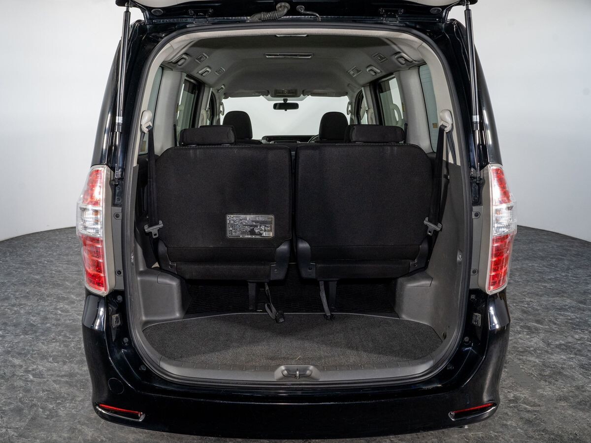 Toyota Noah 2007 - фото автомобиля