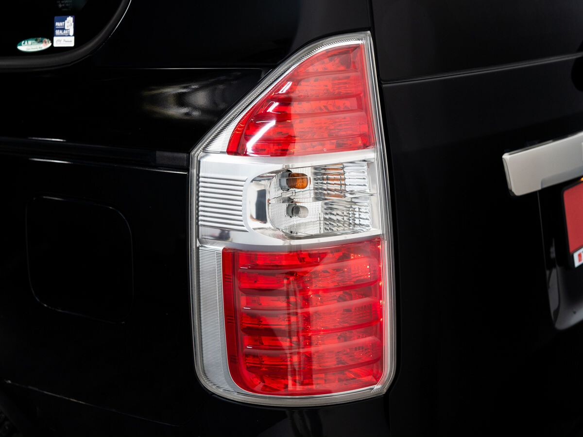 Toyota Noah 2007 - фото автомобиля