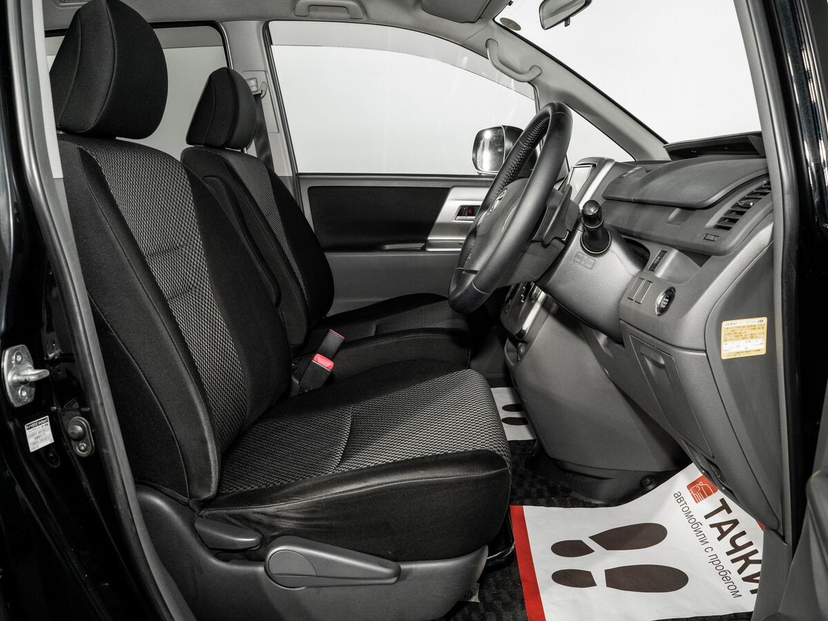 Toyota Noah 2007 - фото автомобиля