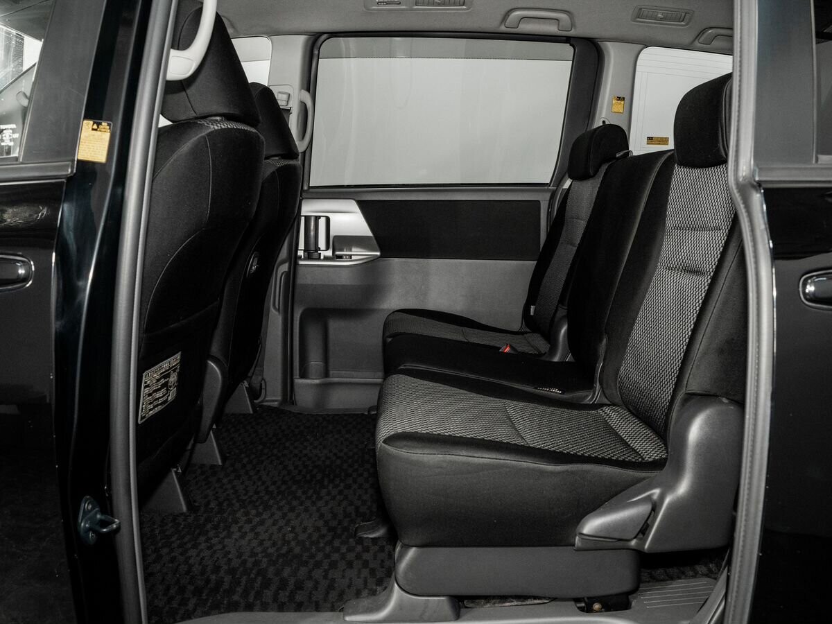 Toyota Noah 2007 - фото автомобиля