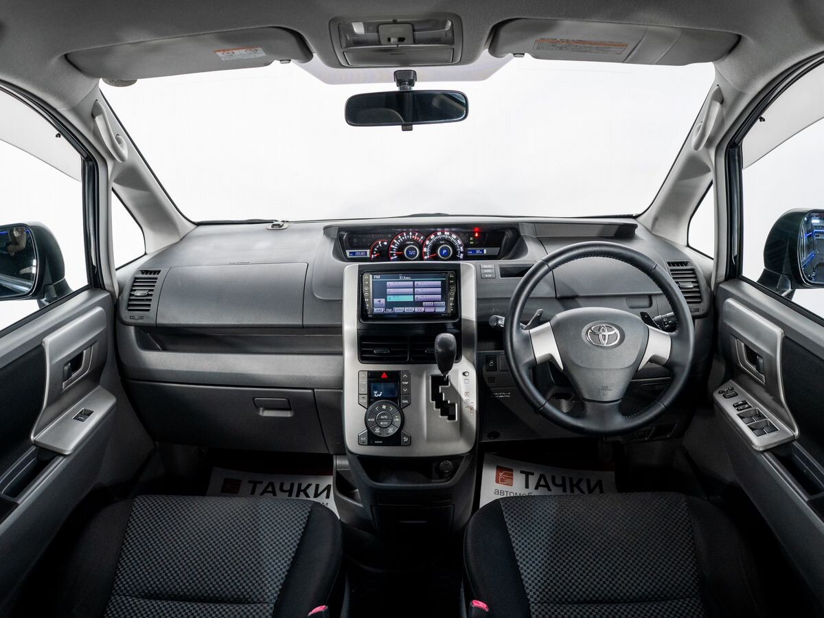 Toyota Noah 2007 - фото автомобиля