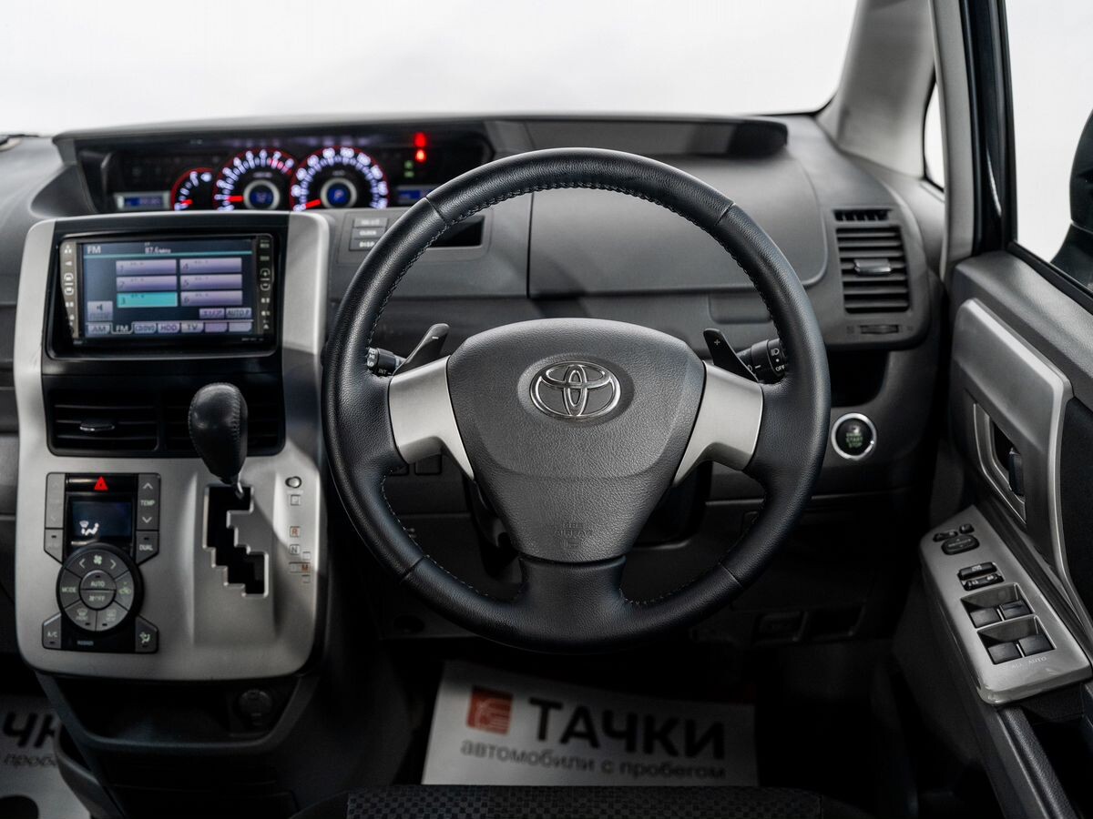 Toyota Noah 2007 - фото автомобиля