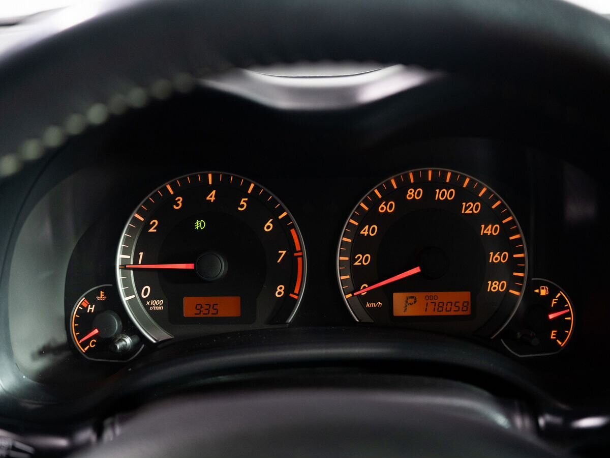 Toyota Corolla Fielder 2010 - фото автомобиля