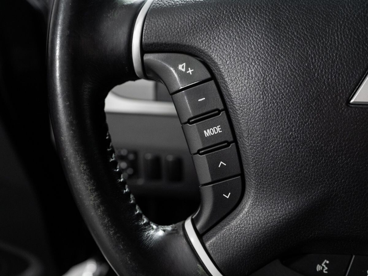 Mitsubishi Pajero 2012 - фото автомобиля