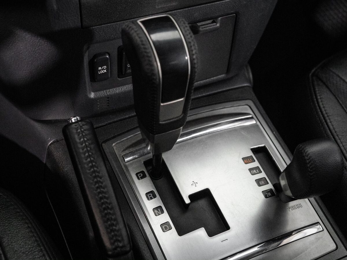 Mitsubishi Pajero 2012 - фото автомобиля