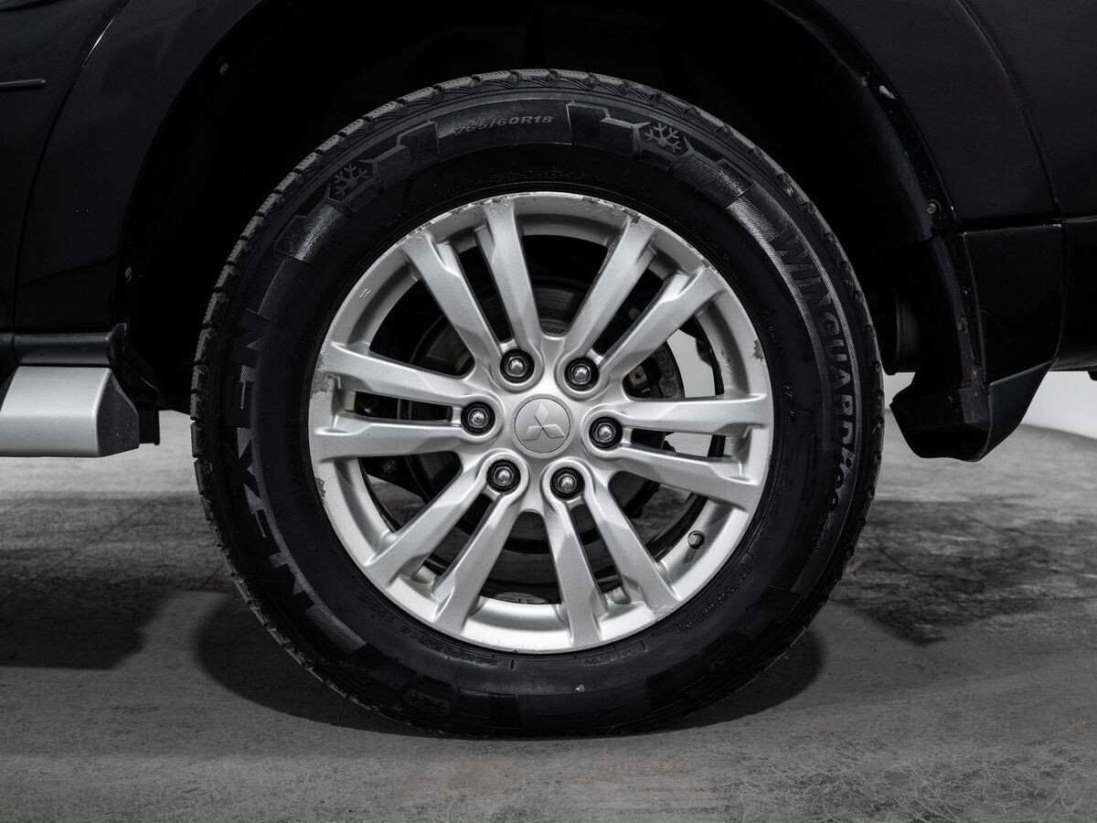 Mitsubishi Pajero 2012 - фото автомобиля