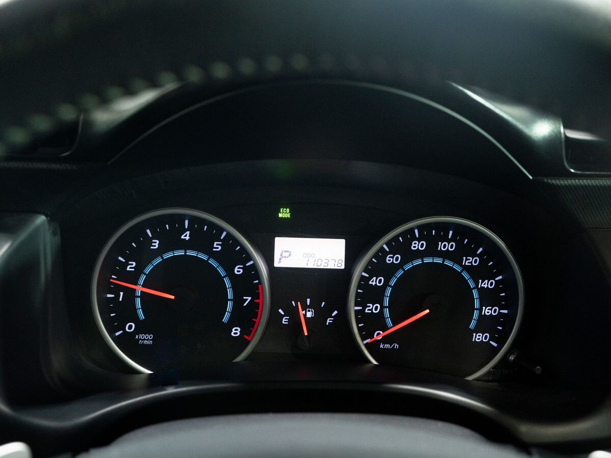 Toyota Wish 2011 - фото автомобиля