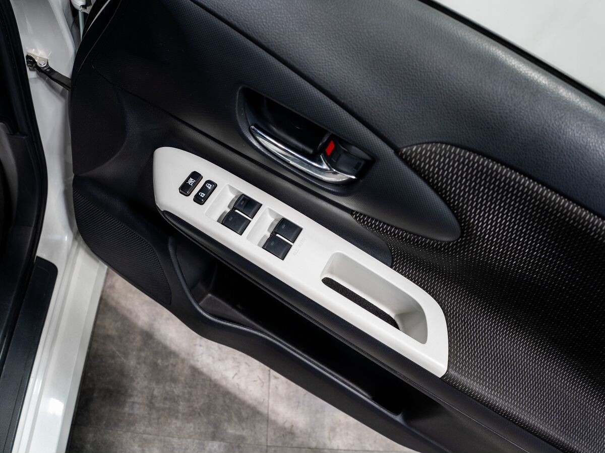 Toyota Wish 2011 - фото автомобиля