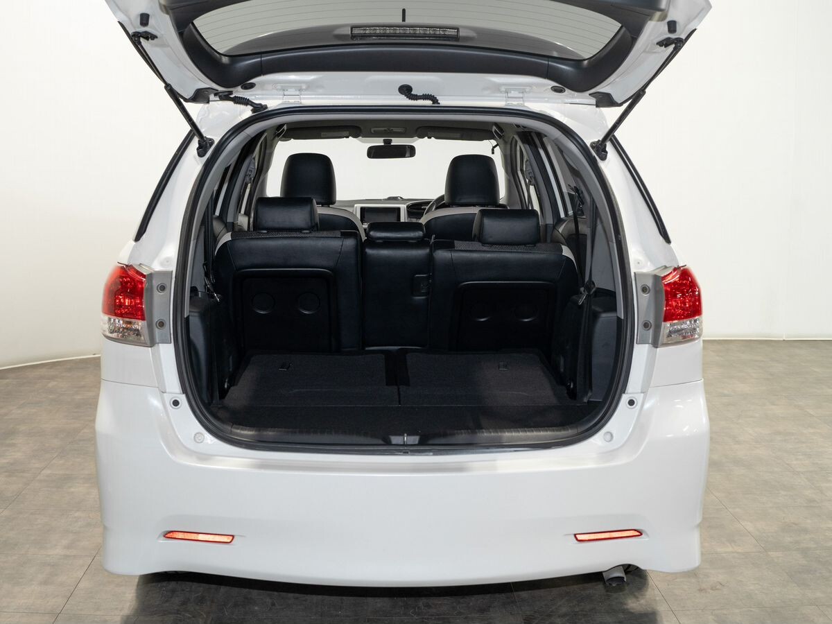 Toyota Wish 2011 - фото автомобиля