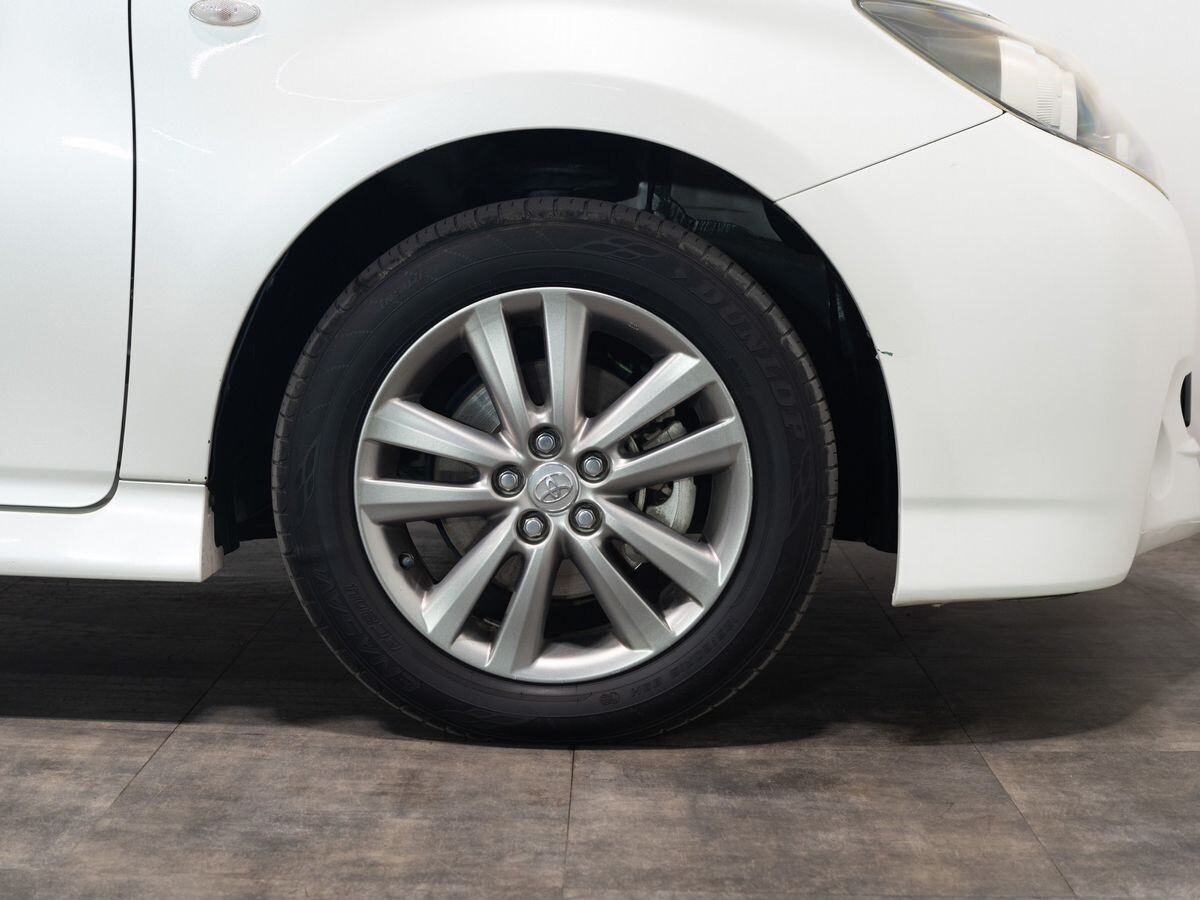 Toyota Wish 2011 - фото автомобиля