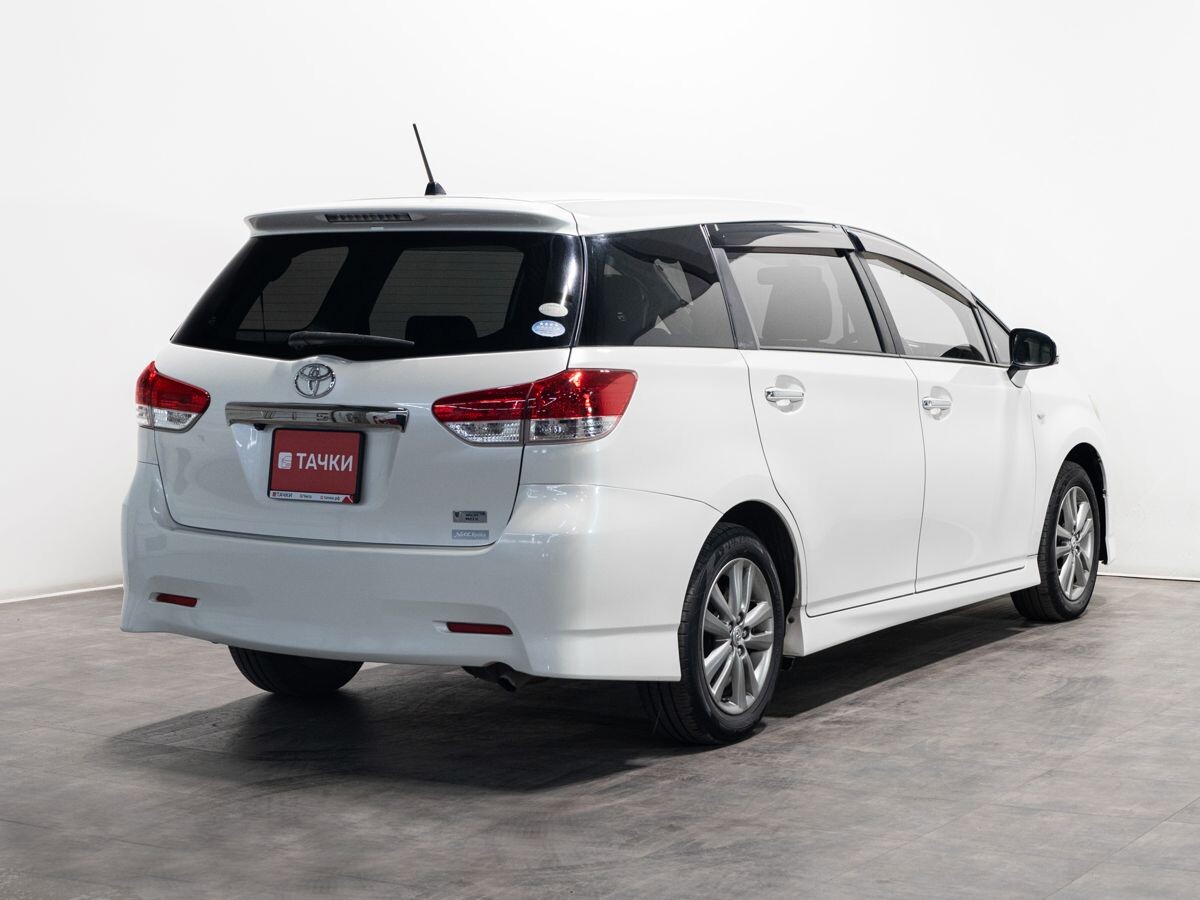 Toyota Wish 2011 - фото автомобиля