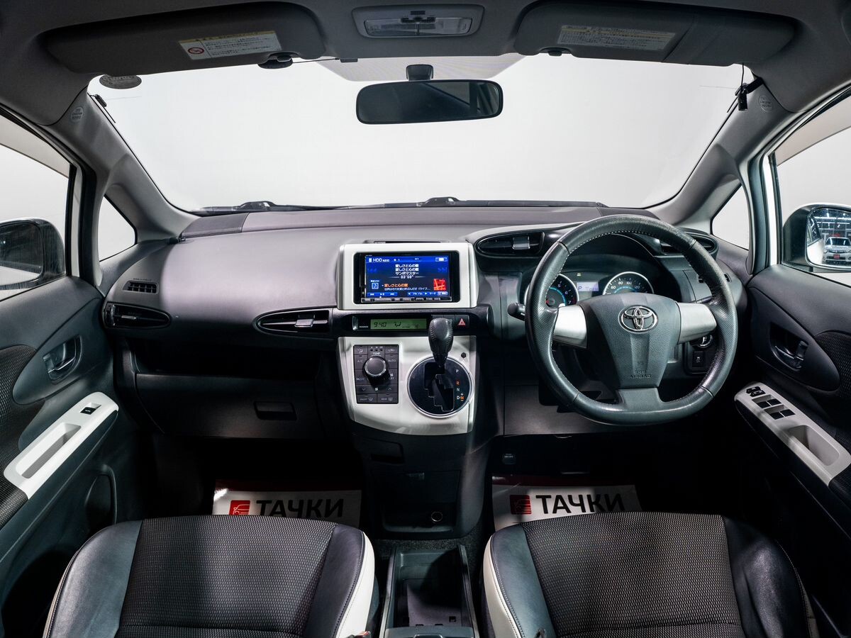 Toyota Wish 2011 - фото автомобиля