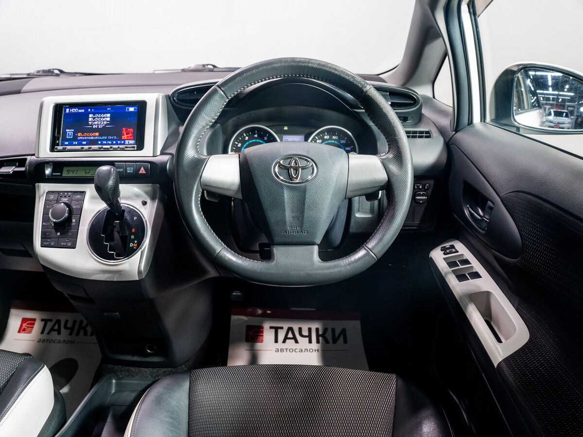 Toyota Wish 2011 - фото автомобиля