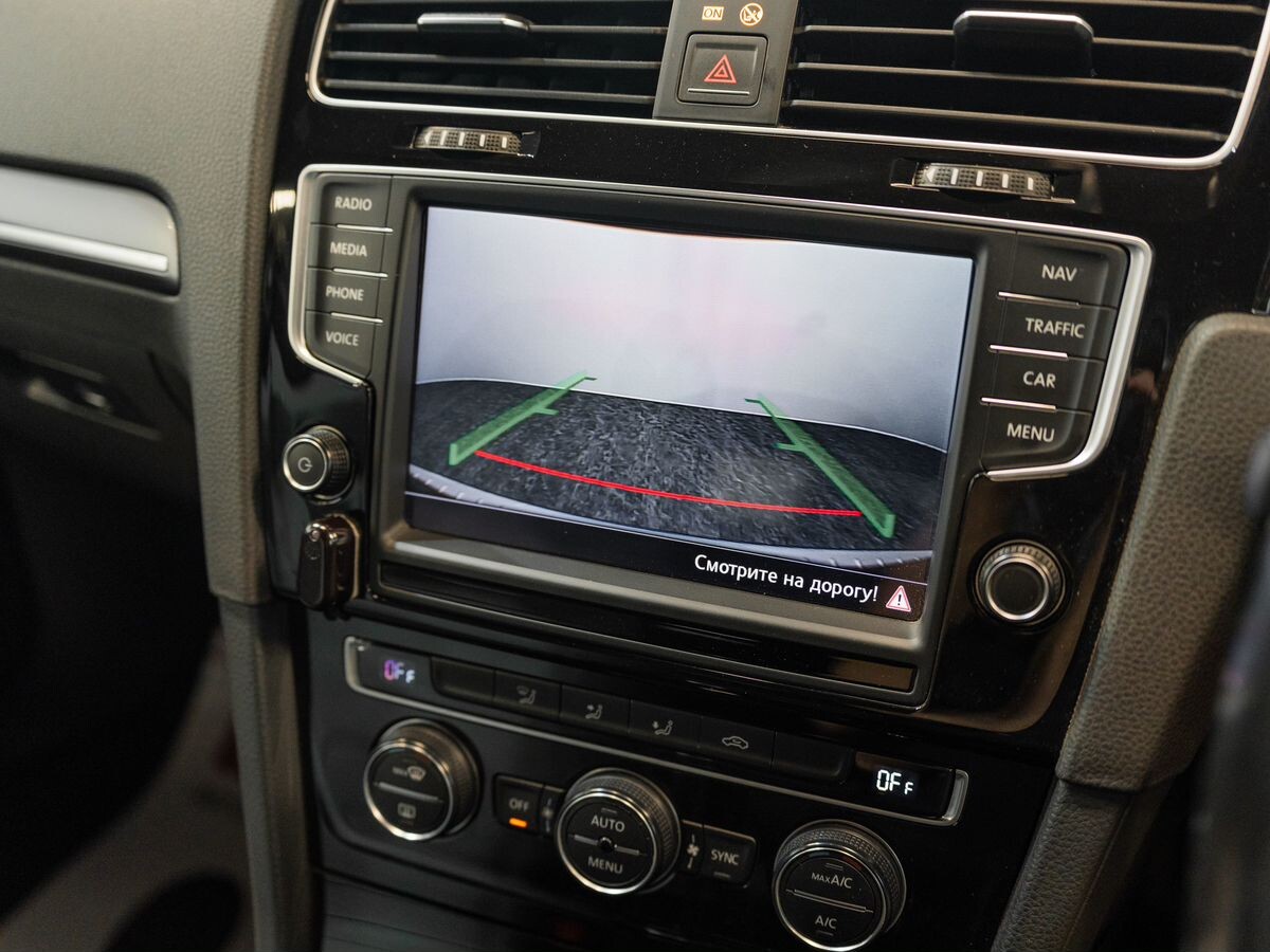 Volkswagen Golf 2015 - фото автомобиля
