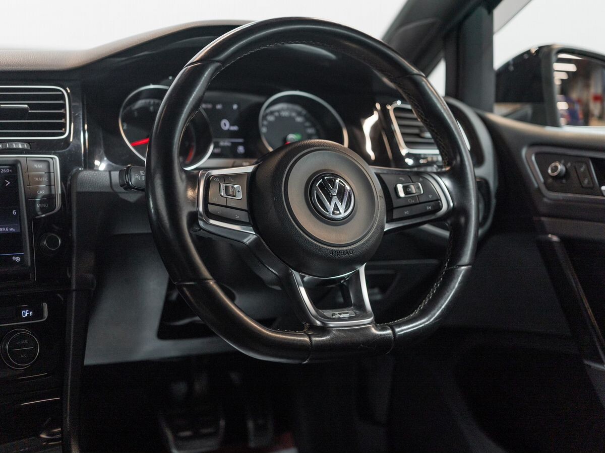 Volkswagen Golf 2015 - фото автомобиля