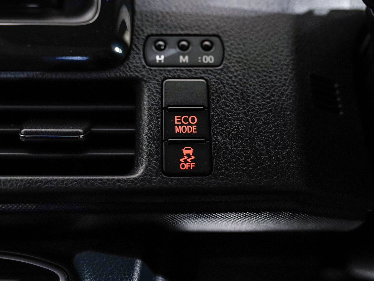 Toyota Noah 2021 - фото автомобиля
