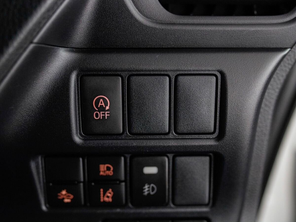 Toyota Noah 2021 - фото автомобиля