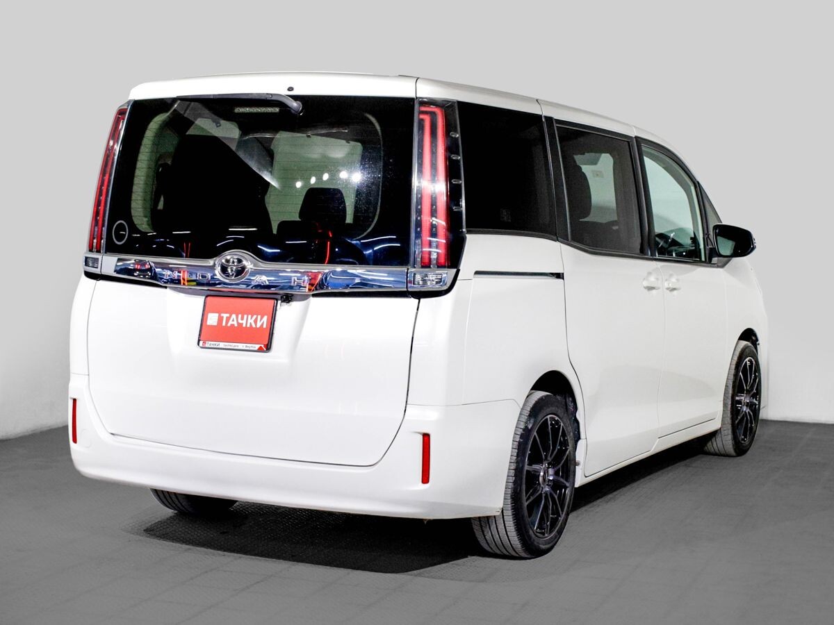 Toyota Noah 2021 - фото автомобиля