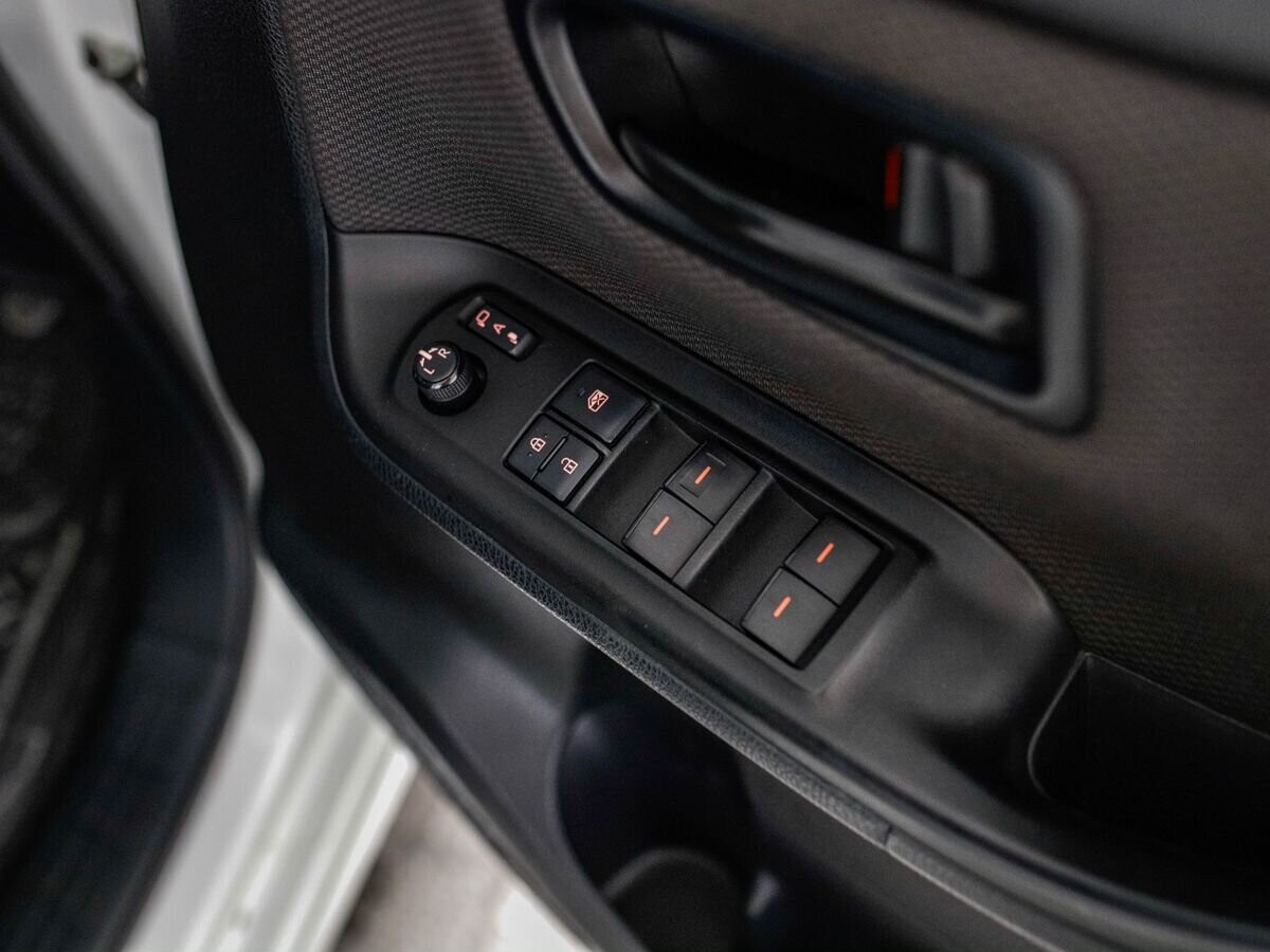 Toyota Noah 2021 - фото автомобиля