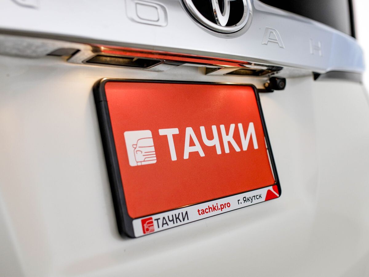 Toyota Noah 2021 - фото автомобиля