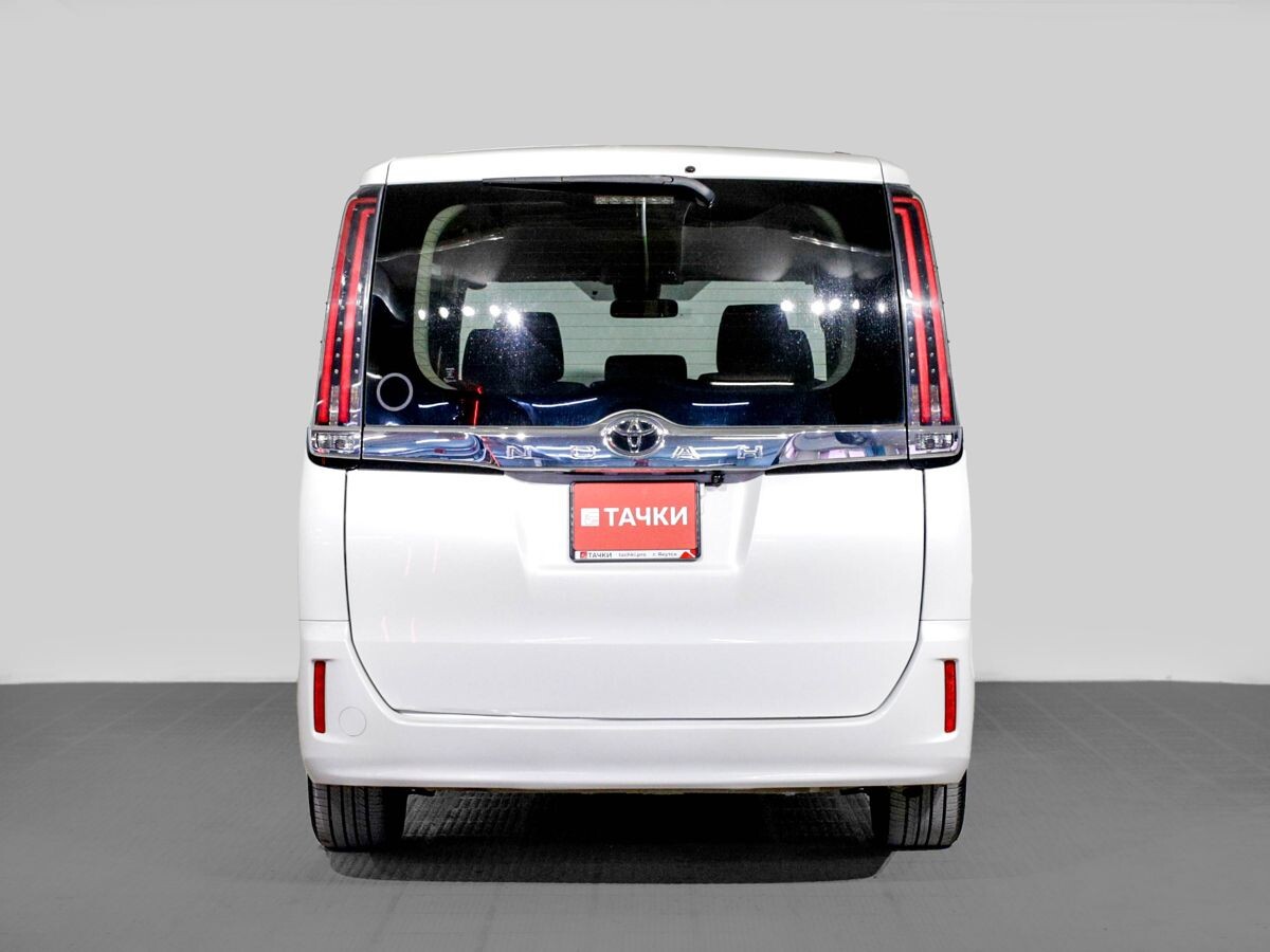 Toyota Noah 2021 - фото автомобиля