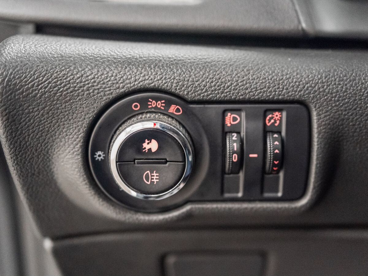 Opel Astra 2012 - фото автомобиля