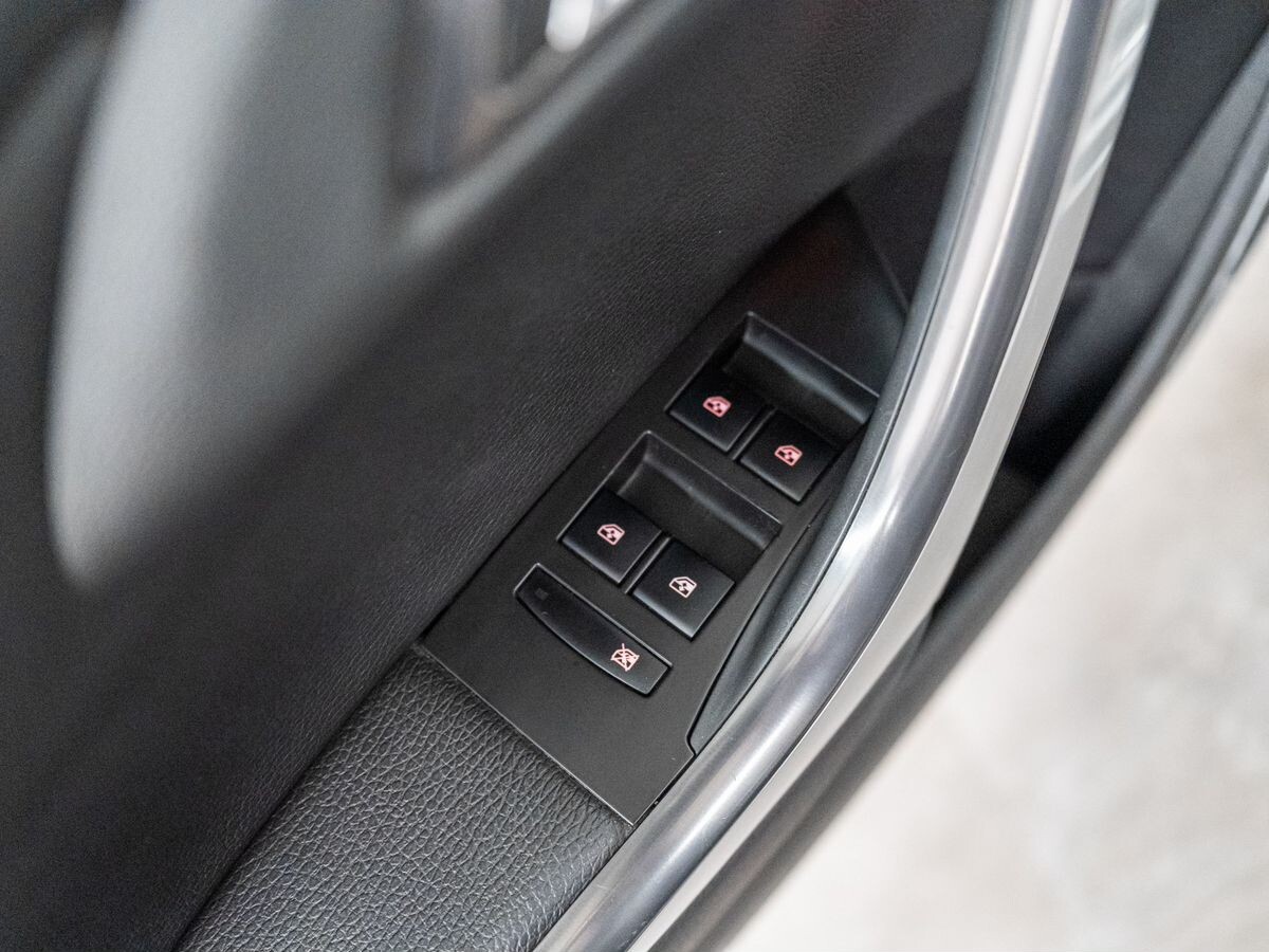 Opel Astra 2012 - фото автомобиля