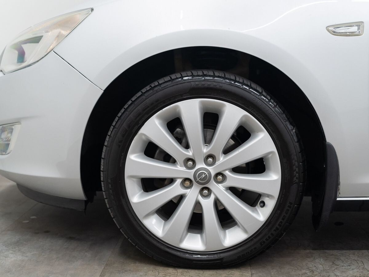 Opel Astra 2012 - фото автомобиля