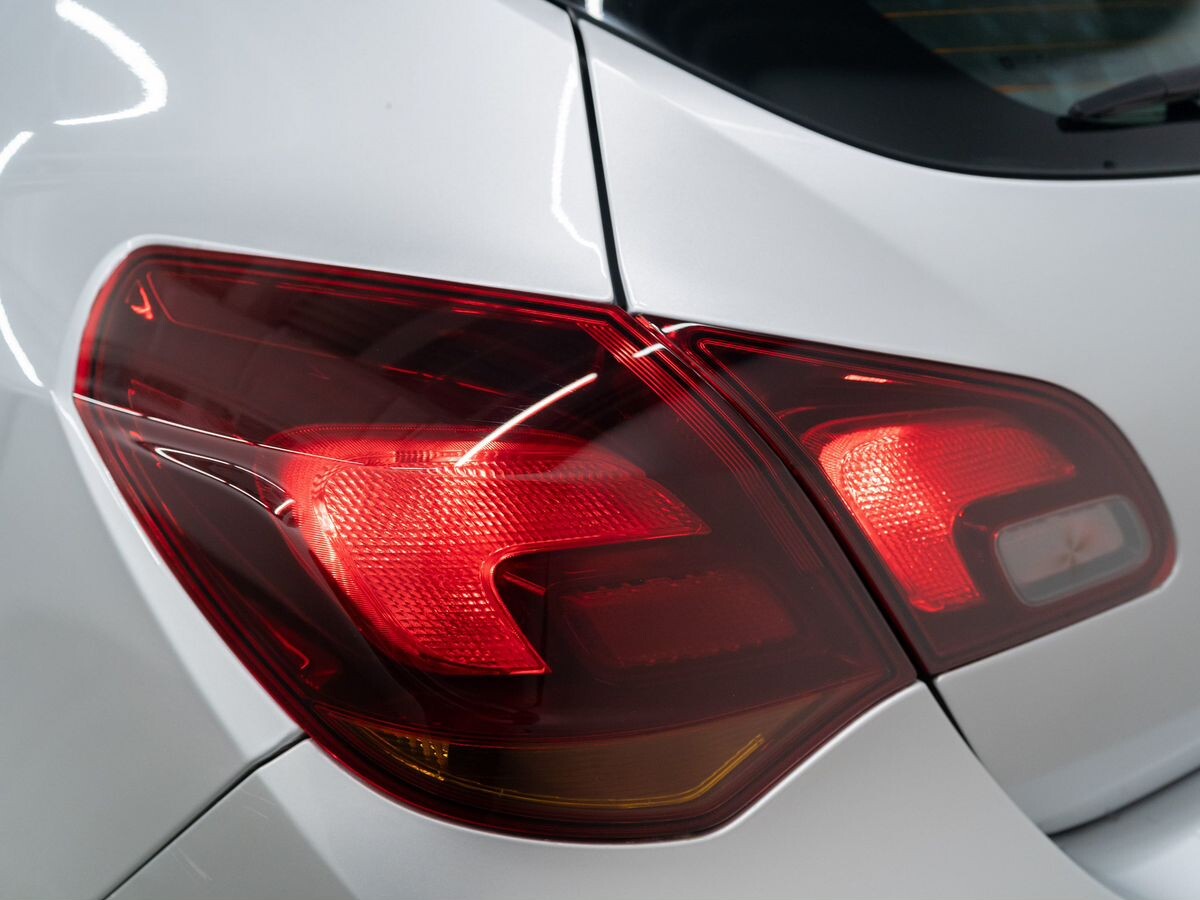 Opel Astra 2012 - фото автомобиля