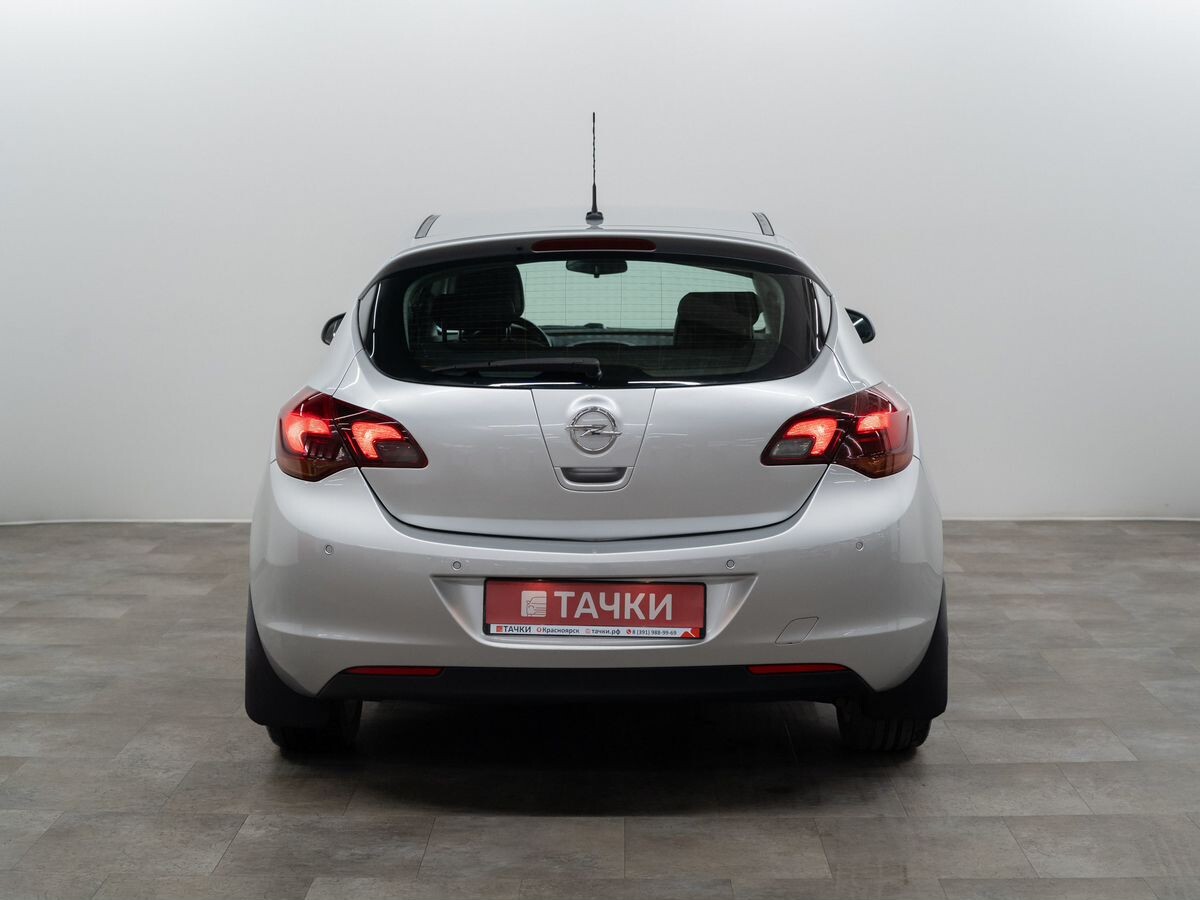 Opel Astra 2012 - фото автомобиля
