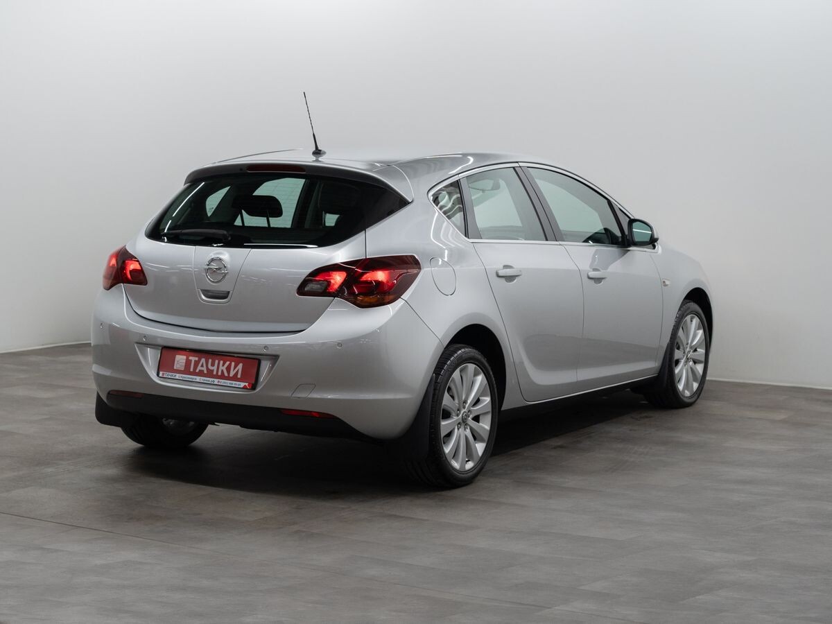 Opel Astra 2012 - фото автомобиля
