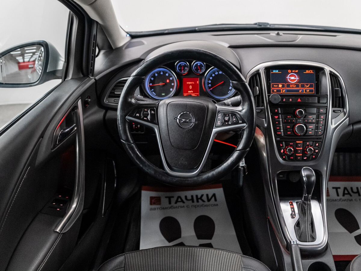 Opel Astra 2012 - фото автомобиля