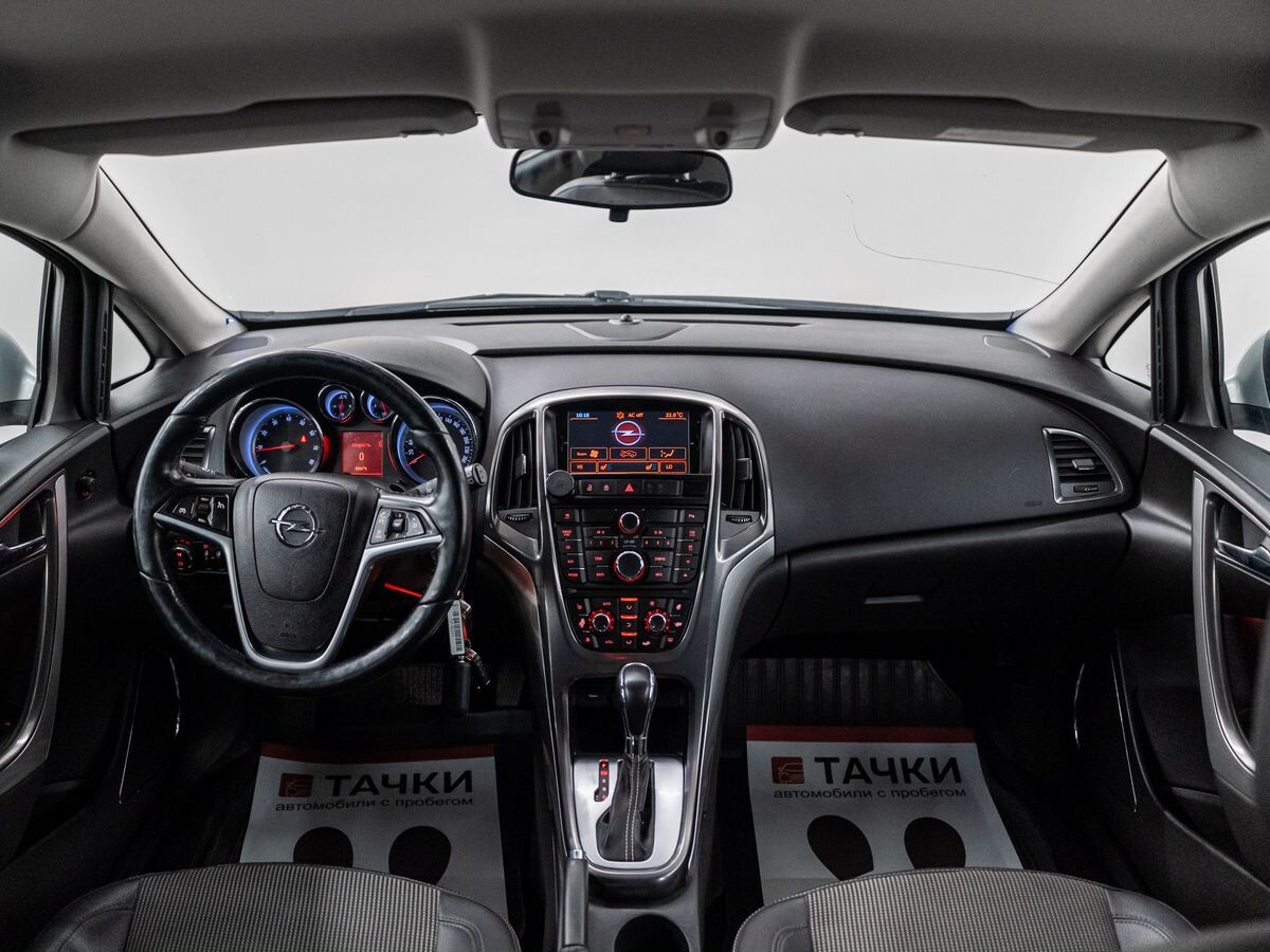 Opel Astra 2012 - фото автомобиля