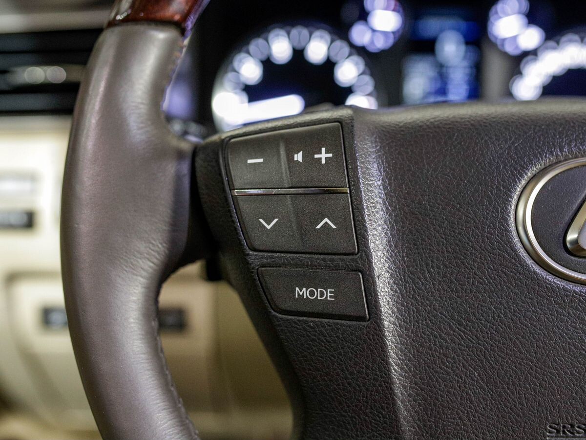 Lexus LX570 2015 - фото автомобиля