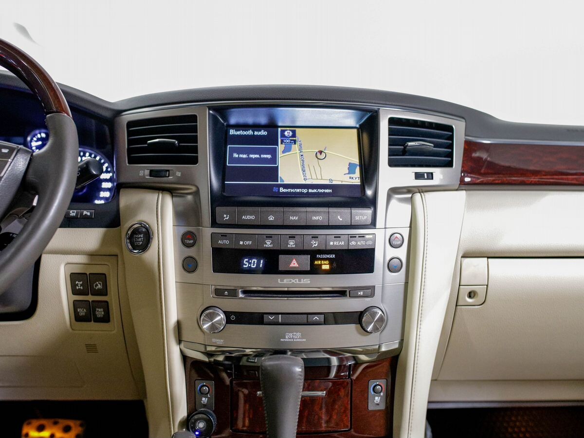 Lexus LX570 2015 - фото автомобиля