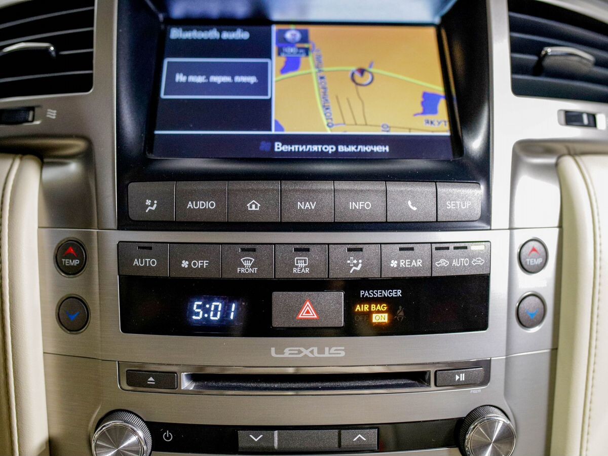 Lexus LX570 2015 - фото автомобиля