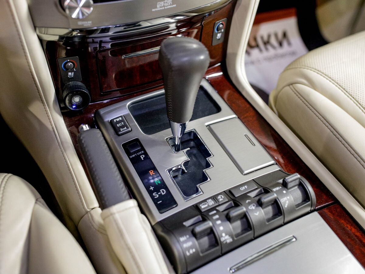 Lexus LX570 2015 - фото автомобиля