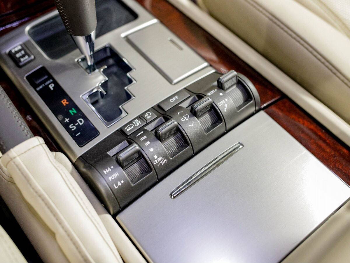 Lexus LX570 2015 - фото автомобиля
