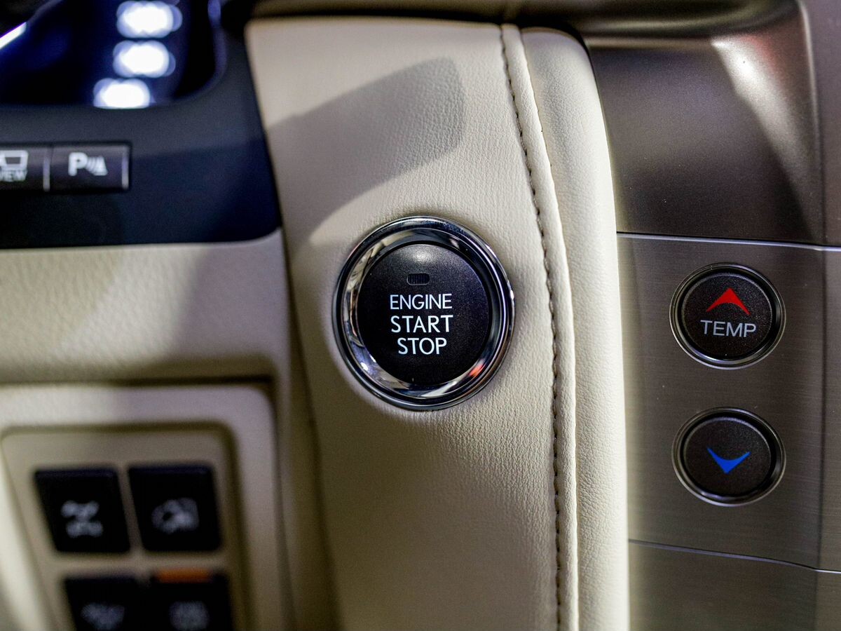 Lexus LX570 2015 - фото автомобиля