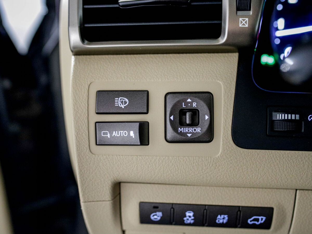 Lexus LX570 2015 - фото автомобиля