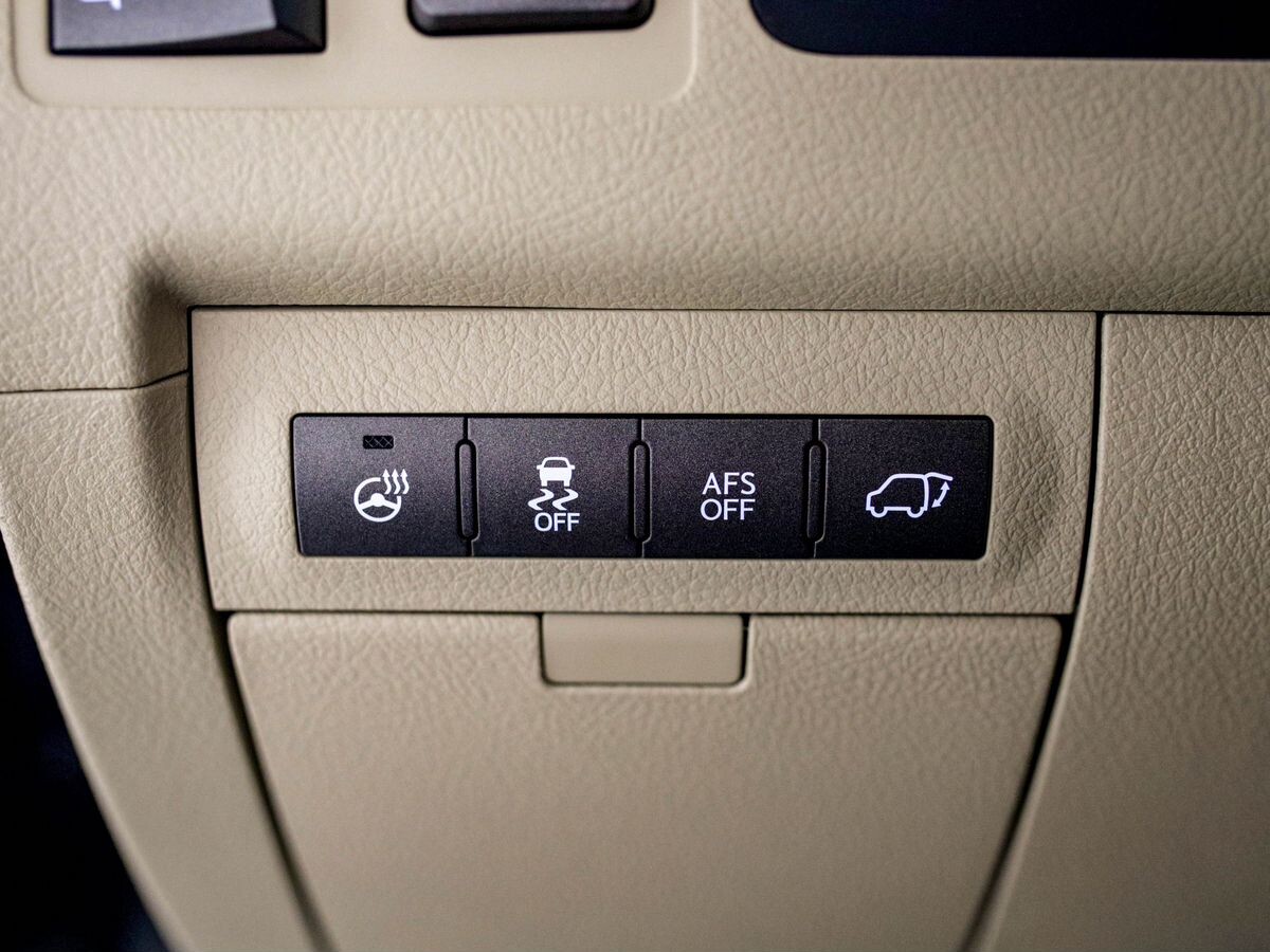Lexus LX570 2015 - фото автомобиля
