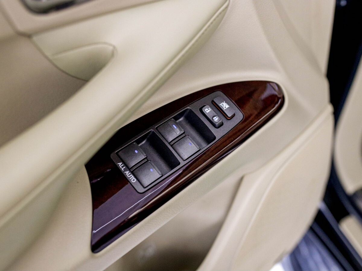 Lexus LX570 2015 - фото автомобиля