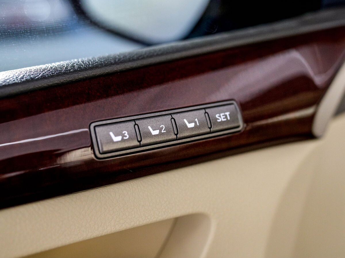 Lexus LX570 2015 - фото автомобиля