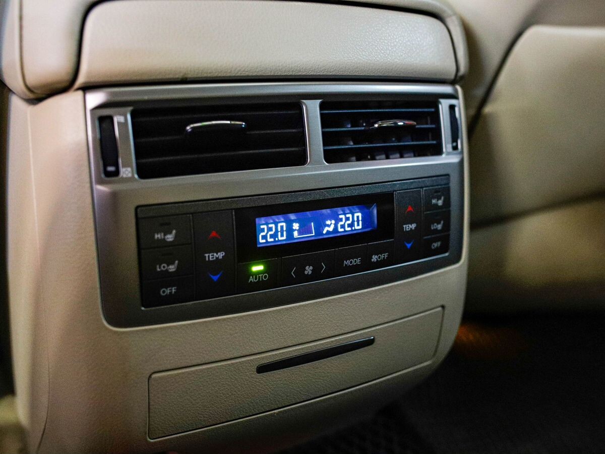 Lexus LX570 2015 - фото автомобиля