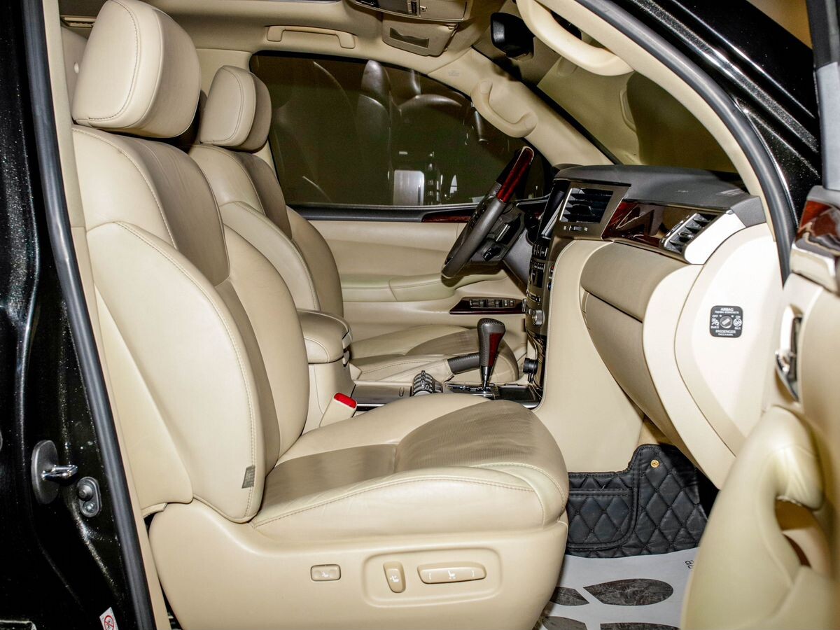 Lexus LX570 2015 - фото автомобиля