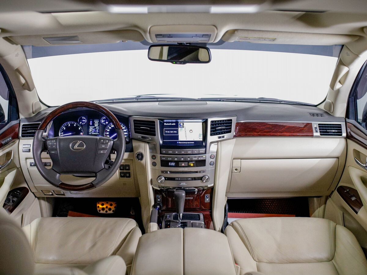 Lexus LX570 2015 - фото автомобиля
