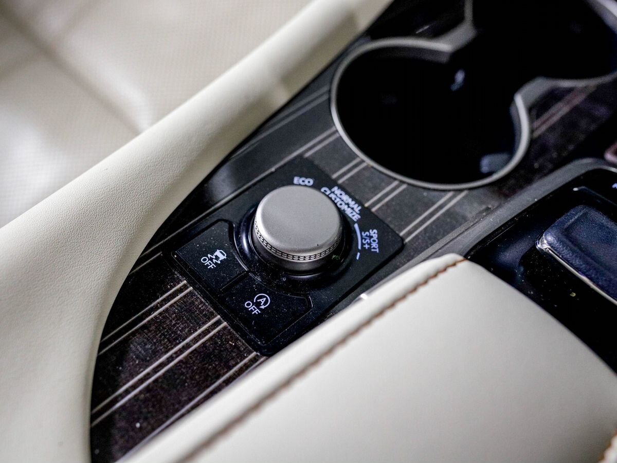 Lexus RX200t 2017 - фото автомобиля