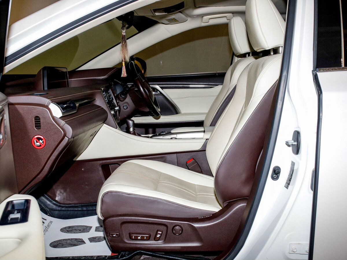 Lexus RX200t 2017 - фото автомобиля