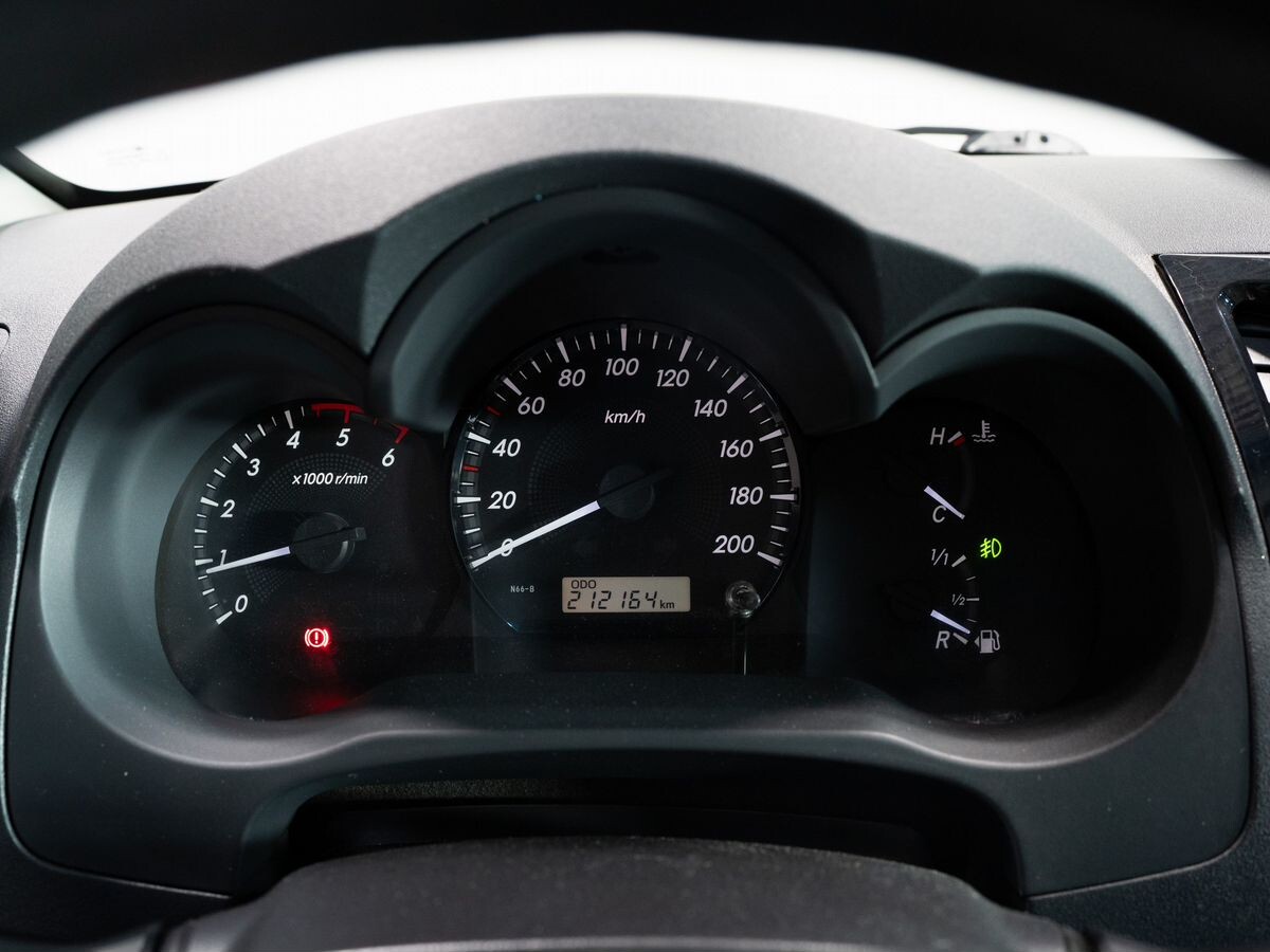 Toyota Hilux 2012 - фото автомобиля